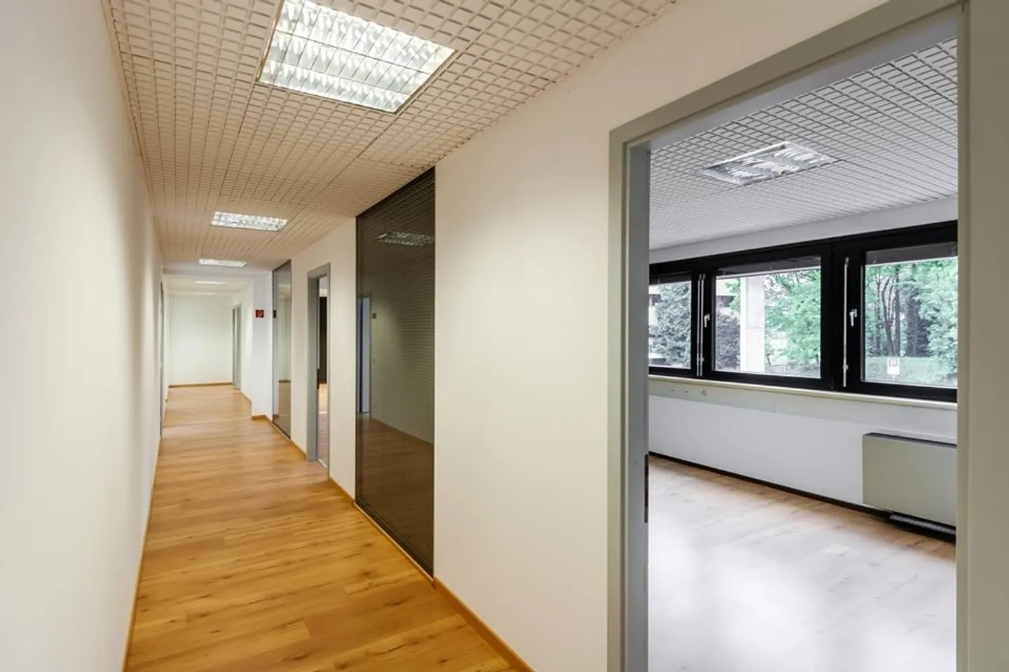 BIOGGIO - AFFITTASI AMPIO UFFICIO IN POSIZIONE STRATEGICA (rif. 013) - Foto 1 di 18