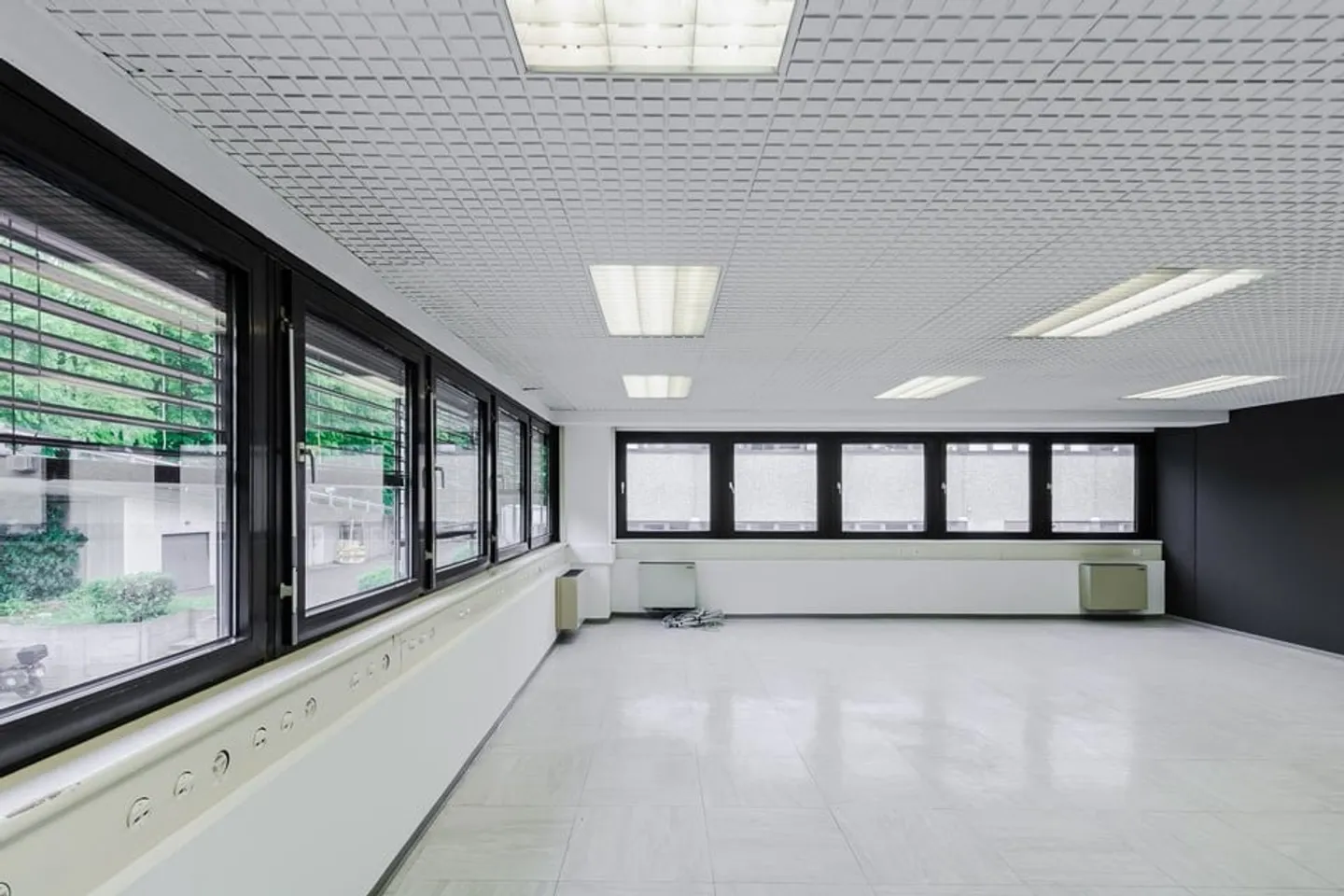 BIOGGIO - AFFITTASI AMPIO UFFICIO IN POSIZIONE STRATEGICA (rif. 013) - Foto 3 di 18