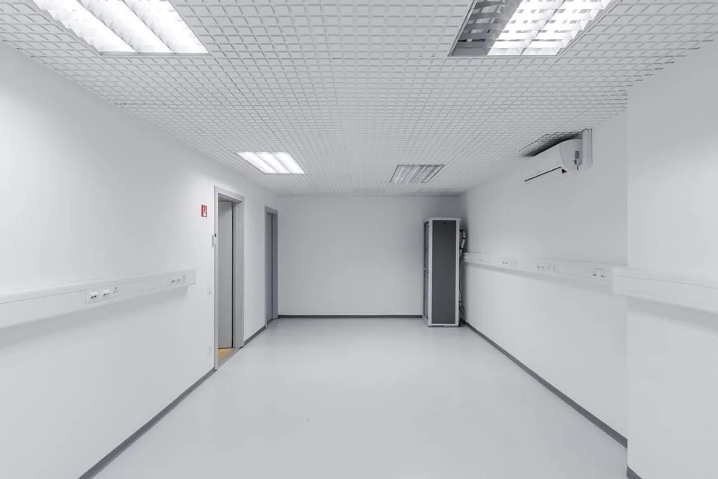 BIOGGIO - AFFITTASI AMPIO UFFICIO IN POSIZIONE STRATEGICA (rif. 013) - Foto 8 di 18