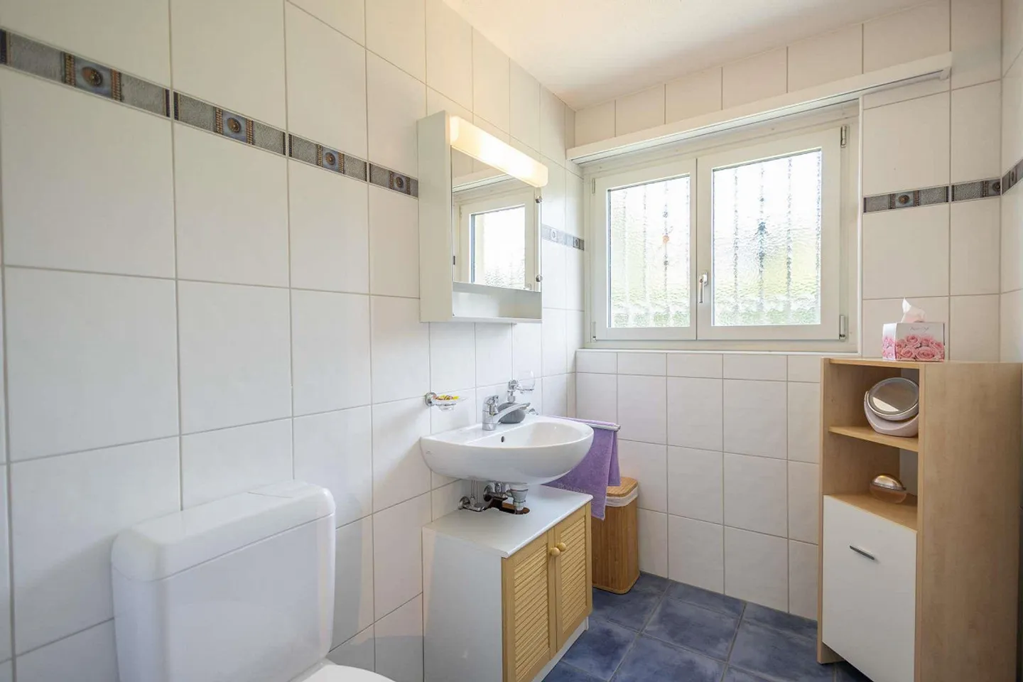 La tua casa con carattere da villa? Spaziosa casa unifamiliare di 7,5 stanze a Nürensdorf con idillio giardino e vista sulle Alpi - Foto 11 di 32