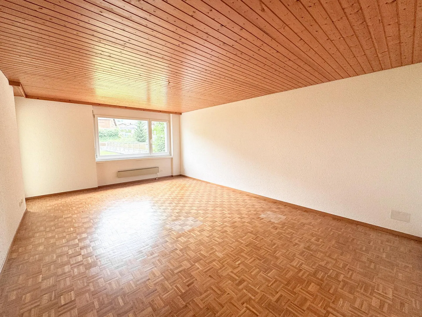 Charming, partially renovated 3.5-room apartment with cozy seating area - Photo 3 of 11