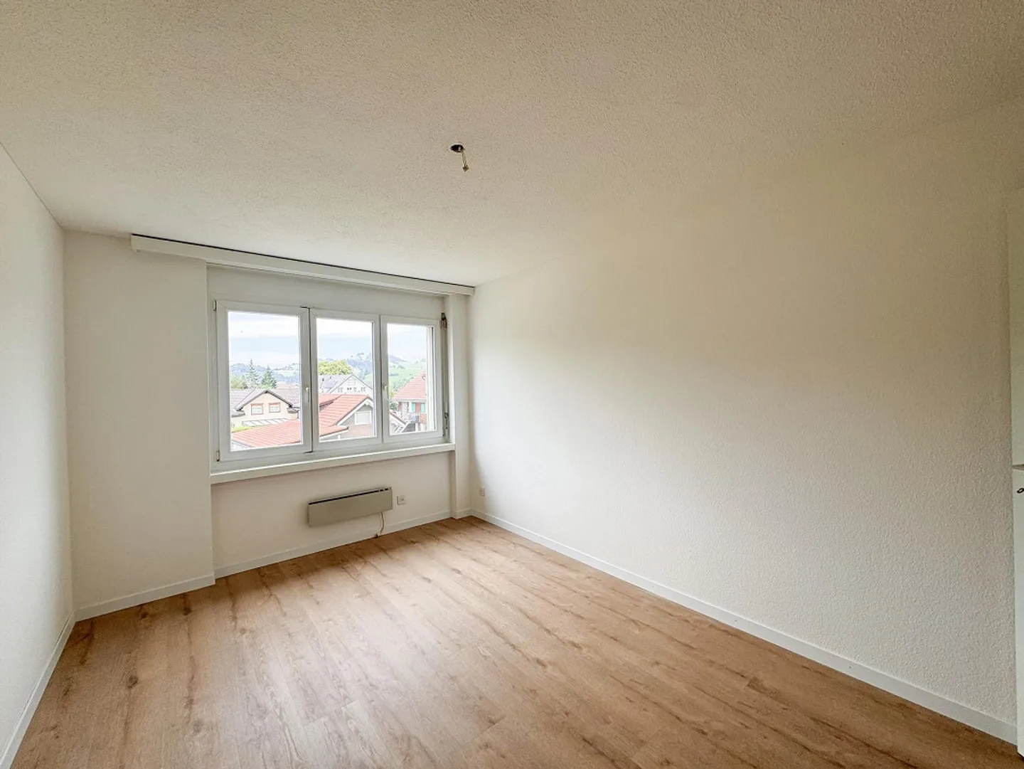 Charming, partially renovated 3.5-room apartment with cozy seating area - Photo 4 of 11