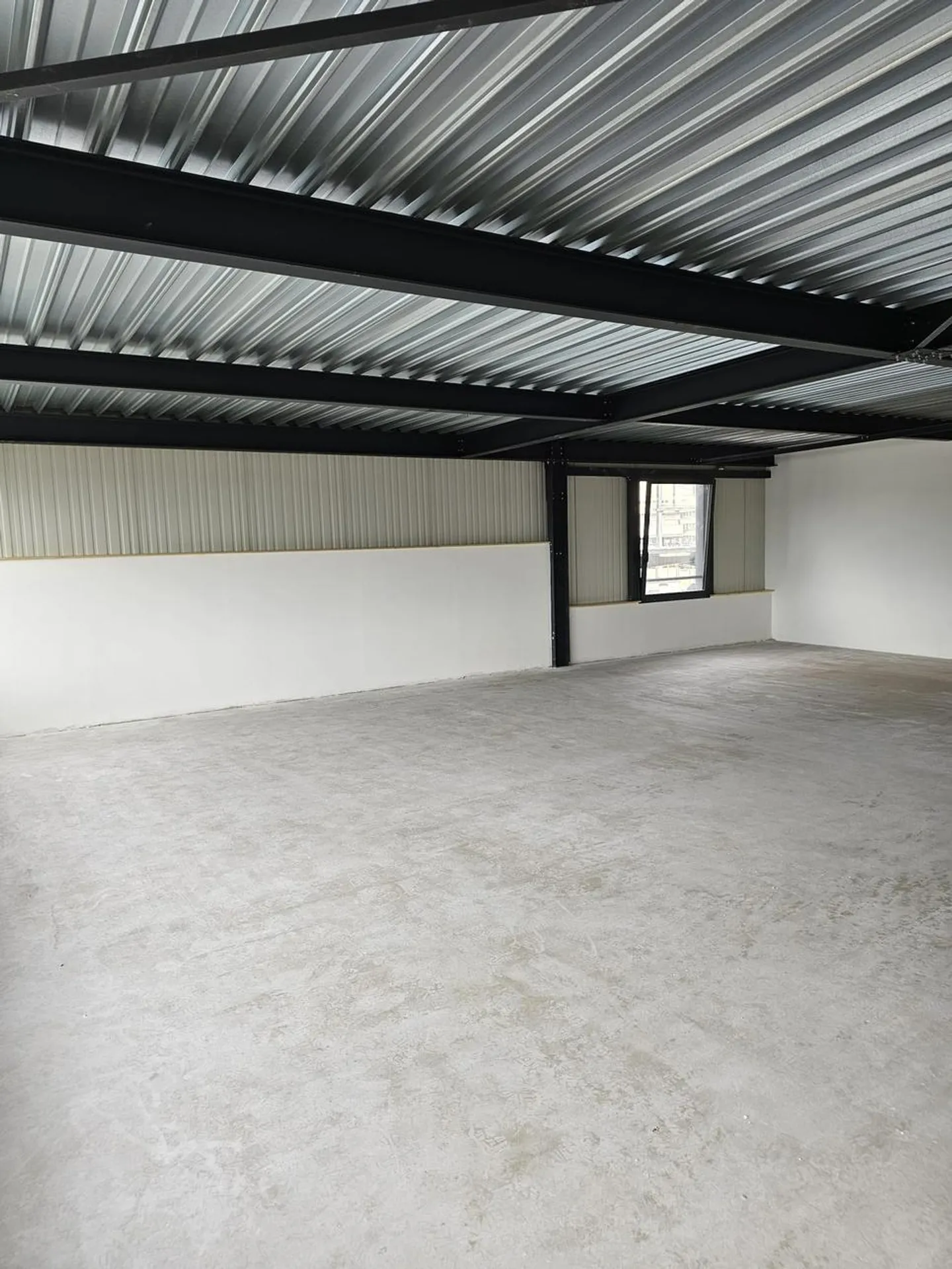 Gewerbefläche von 145 m2 an der Autobahnausfahrt - Foto 1 von 8