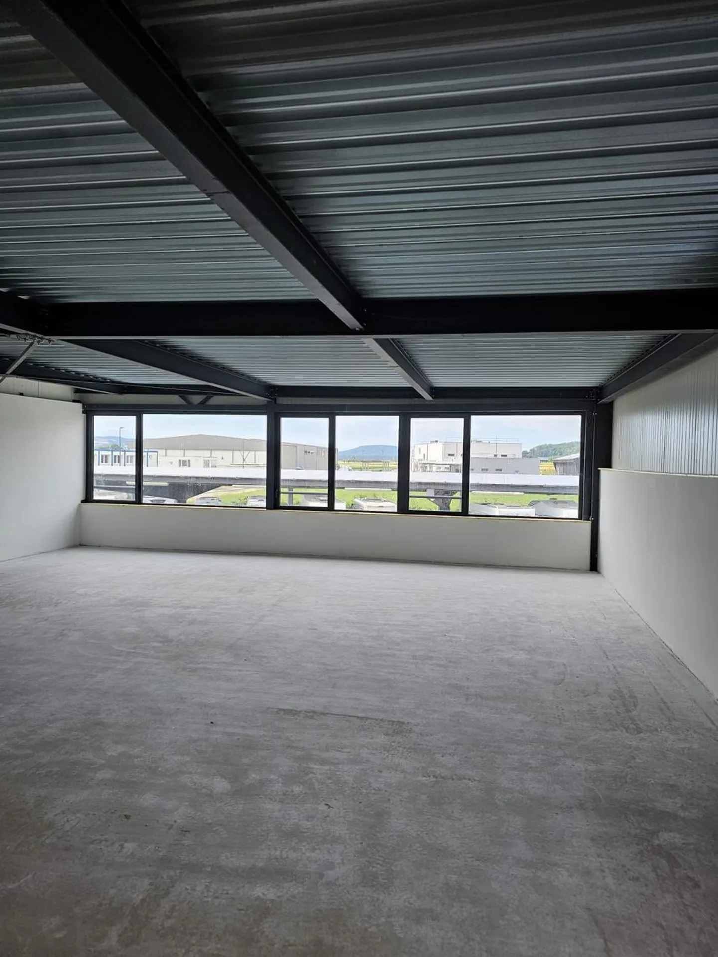 Gewerbefläche von 145 m2 an der Autobahnausfahrt - Foto 4 von 8