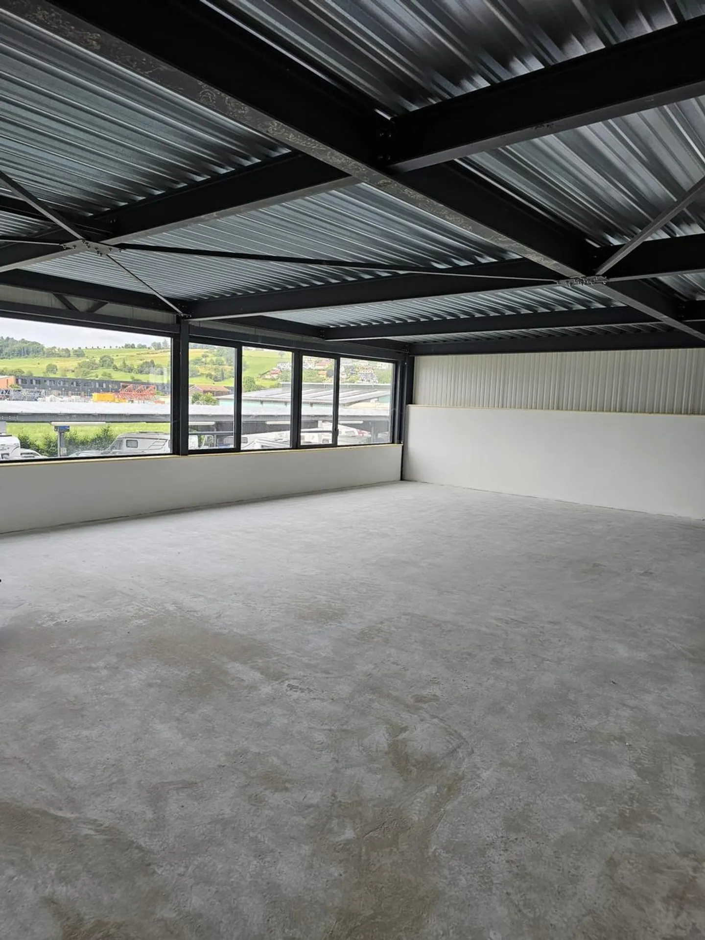 Gewerbefläche von 145 m2 an der Autobahnausfahrt - Foto 2 von 8