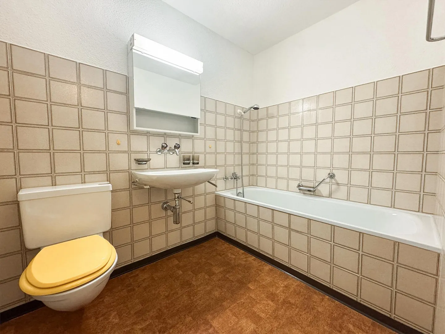 Charming, partially renovated 3.5-room apartment with cozy seating area - Photo 9 of 11