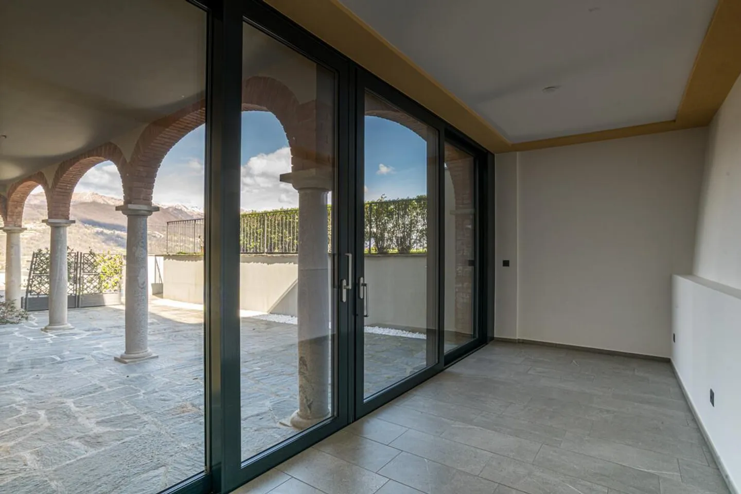 ARASIO / COLLINA D'ORO – LIVE A PIECE OF HISTORY - Photo 4 of 13