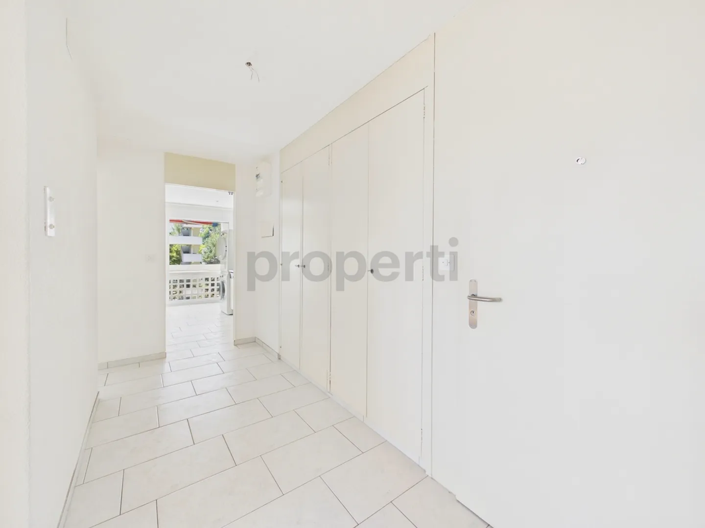 Appartement rénové avec balcon - Photo 4 sur 13