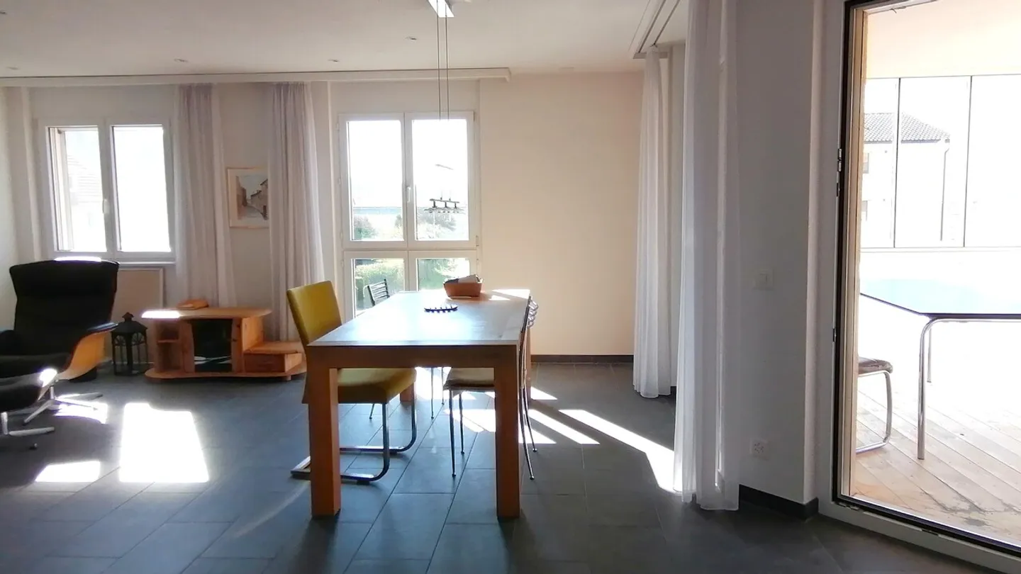 Appartamento familiare con giardino d'inverno incluso 2 posti auto sotterranei - Foto 5 di 17