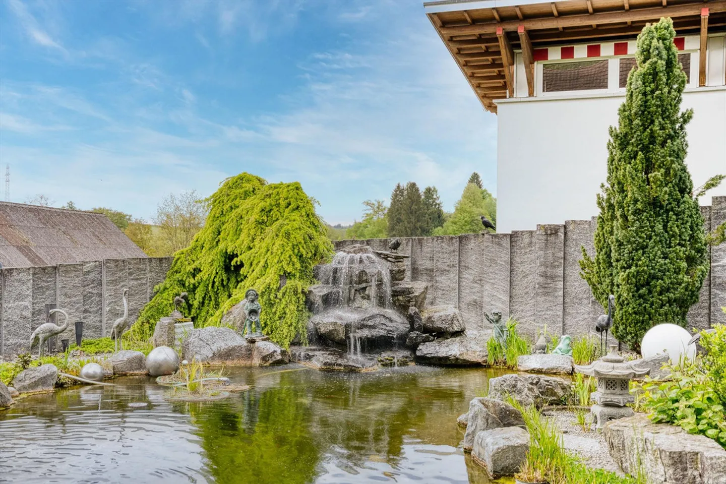 Maison de 6,5 pièces avec jardin paradisiaque. Également adapté comme pension pour animaux. - Photo 4 sur 13