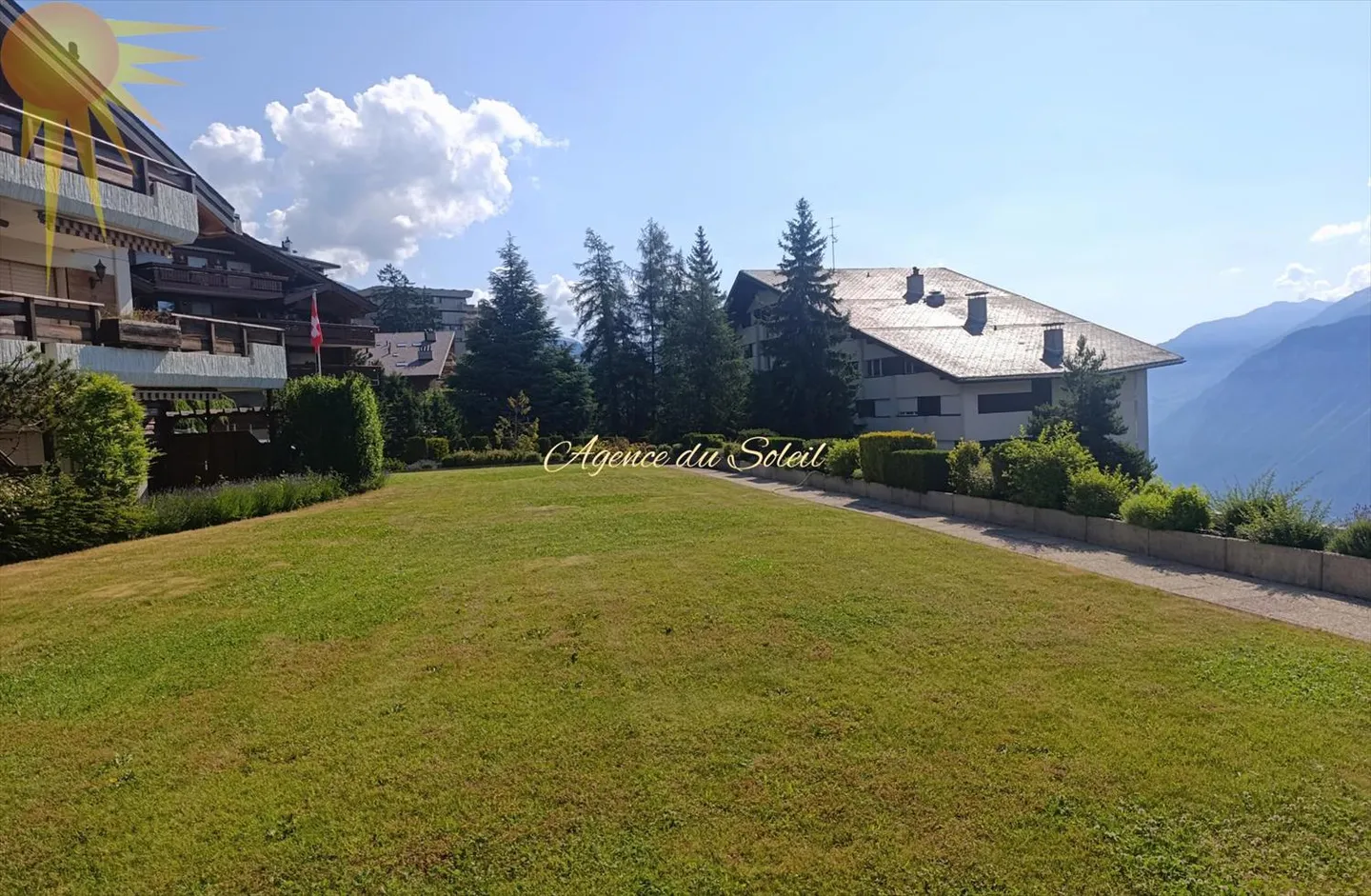 En exclusivité ! Charmant 2.5 pièces, rénové en 2024, avec une grande terrasse p - Photo 4 sur 13