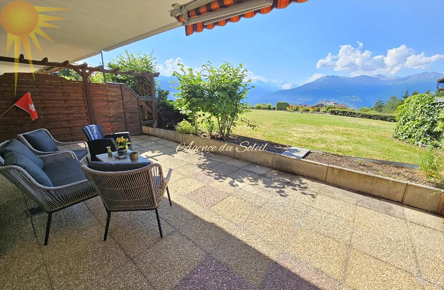 En exclusivité ! Charmant 2.5 pièces, rénové en 2024, avec une grande terrasse p - Photo 1 sur 13