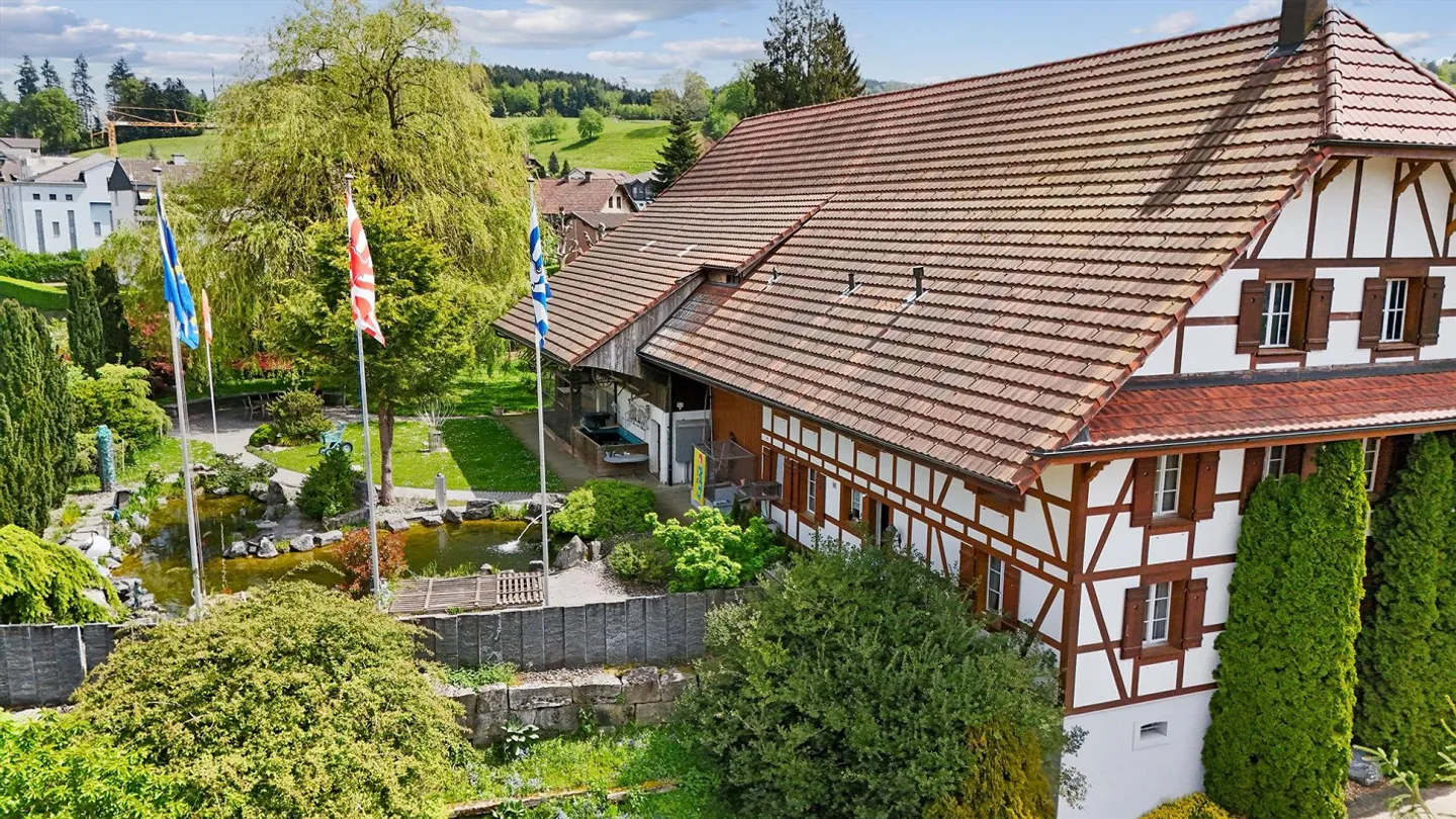 Maison de 6,5 pièces avec jardin paradisiaque. Également adapté comme pension pour animaux. - Photo 3 sur 13