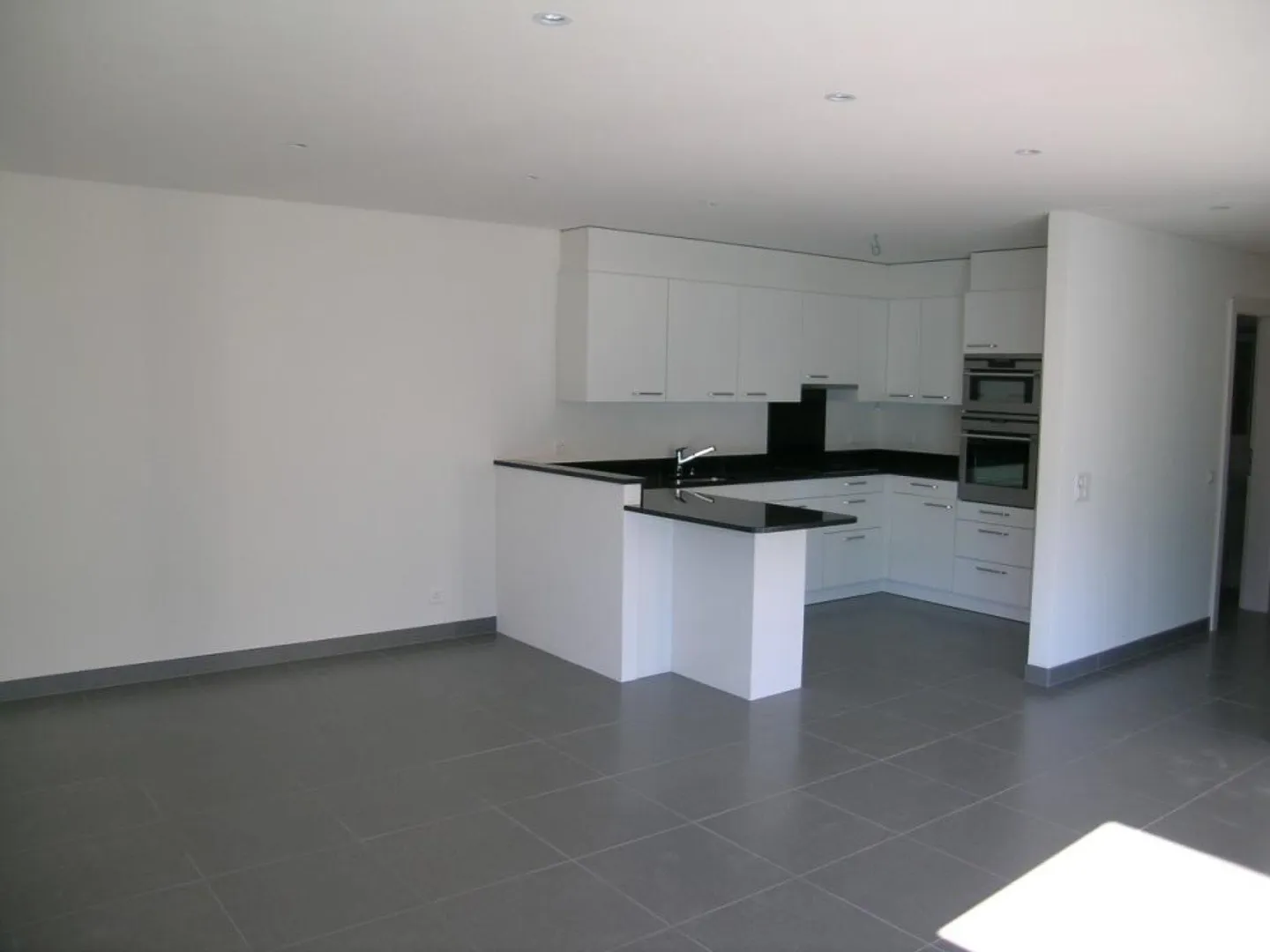LOCARNO - Moderno appartamento di 3,5 locali vicino a Piazza Grande e al lago - Foto 2 di 17