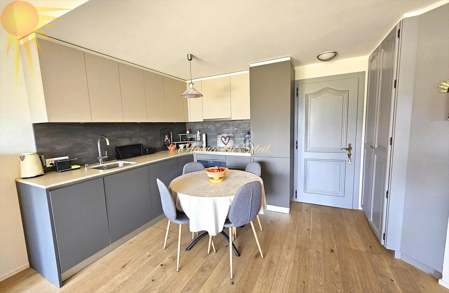 En exclusivité ! Charmant 2.5 pièces, rénové en 2024, avec une grande terrasse p - Photo 8 sur 13