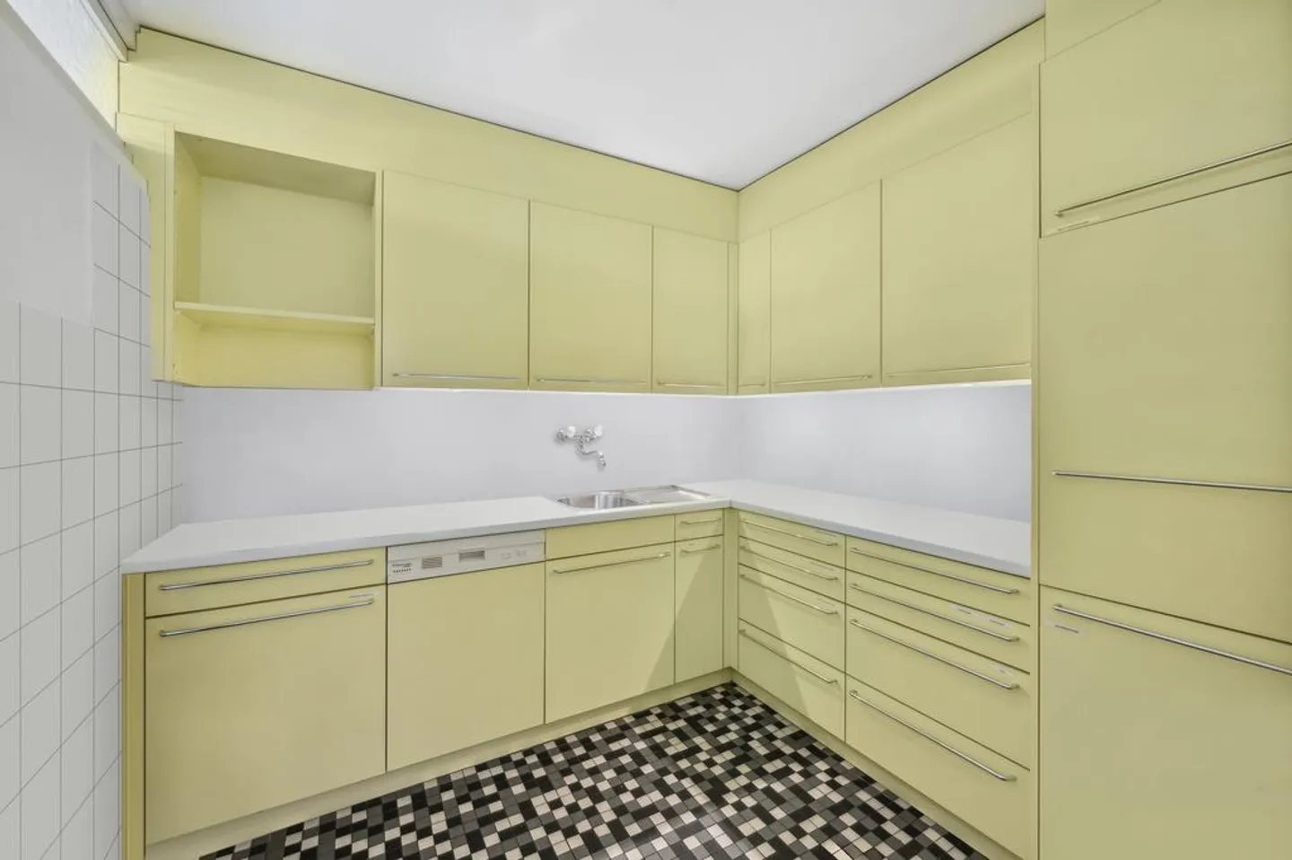 Attractive Commercial Space for Rent at Clarastrasse 19 in Basel - Photo 5 of 8