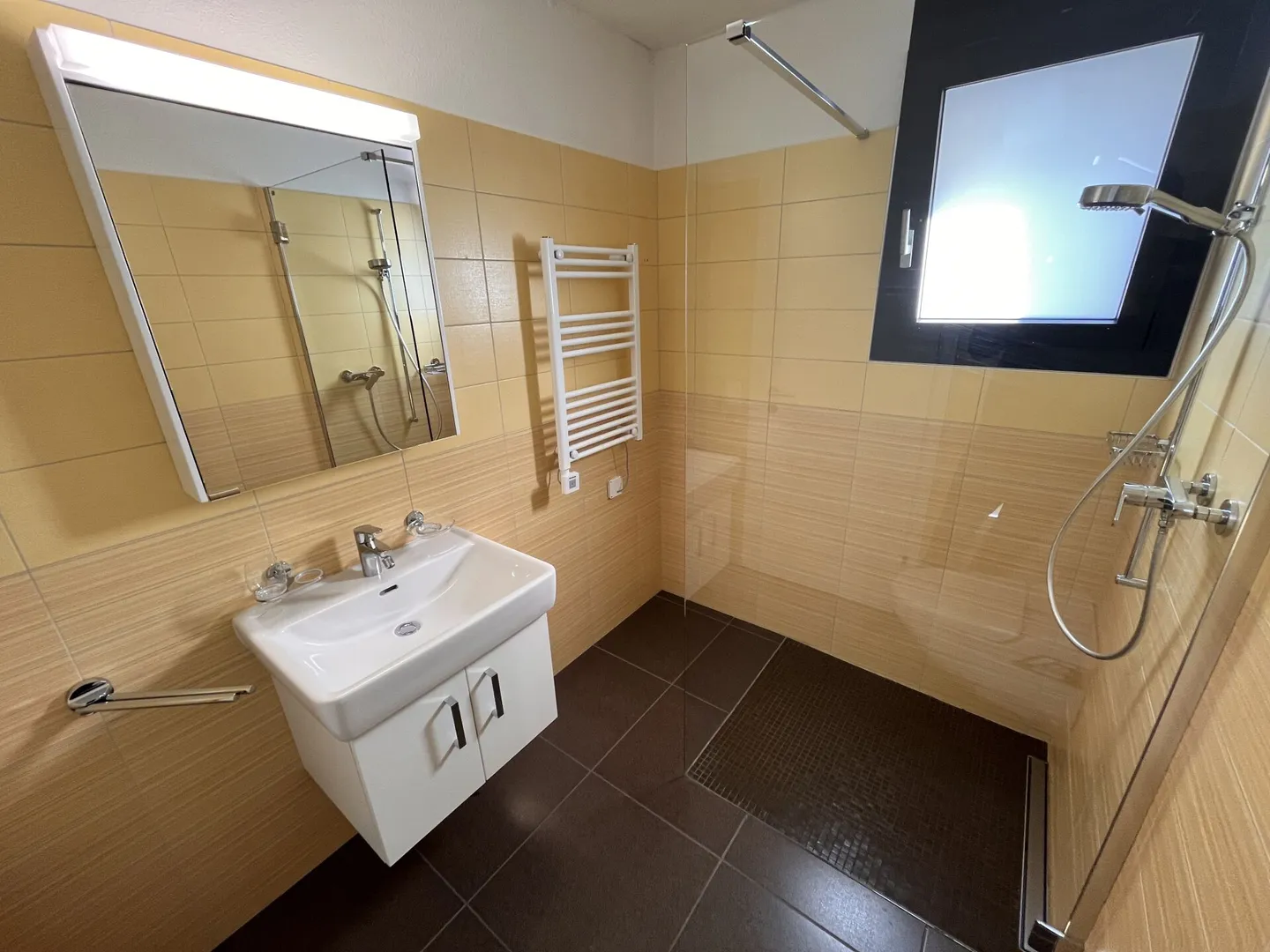 LOCARNO - Moderno appartamento di 3,5 locali vicino a Piazza Grande e al lago - Foto 3 di 17