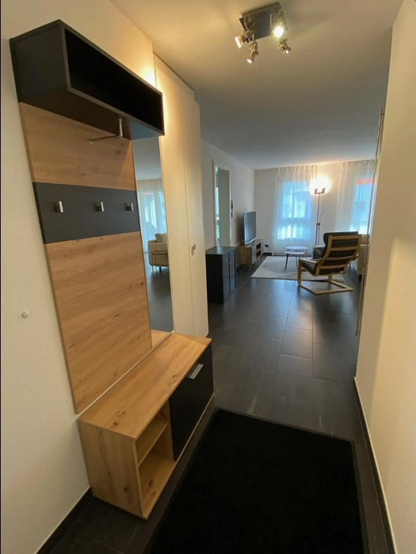 Appartement meublé au rez-de-chaussée avec terrasse dans le quartier populaire de Bündaquartier - Photo 3 sur 13