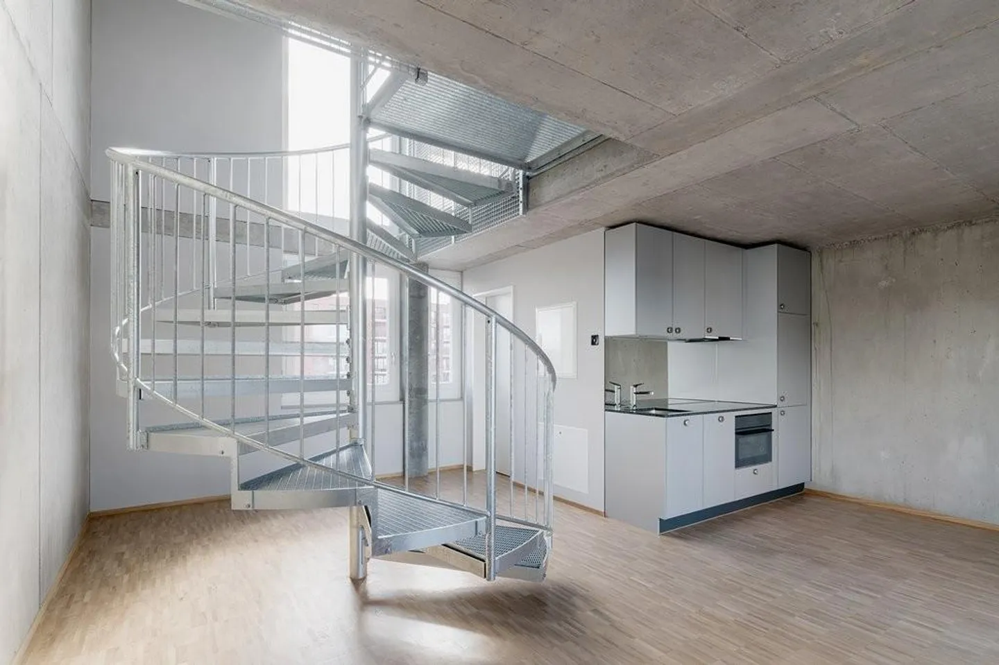 RENT WITHOUT DEPOSIT, Spacious Maisonette Lofts in Industrial Style - Photo 2 of 5