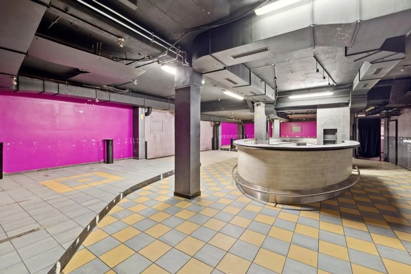 Bar/Discothèque à louer - Photo 6 sur 12