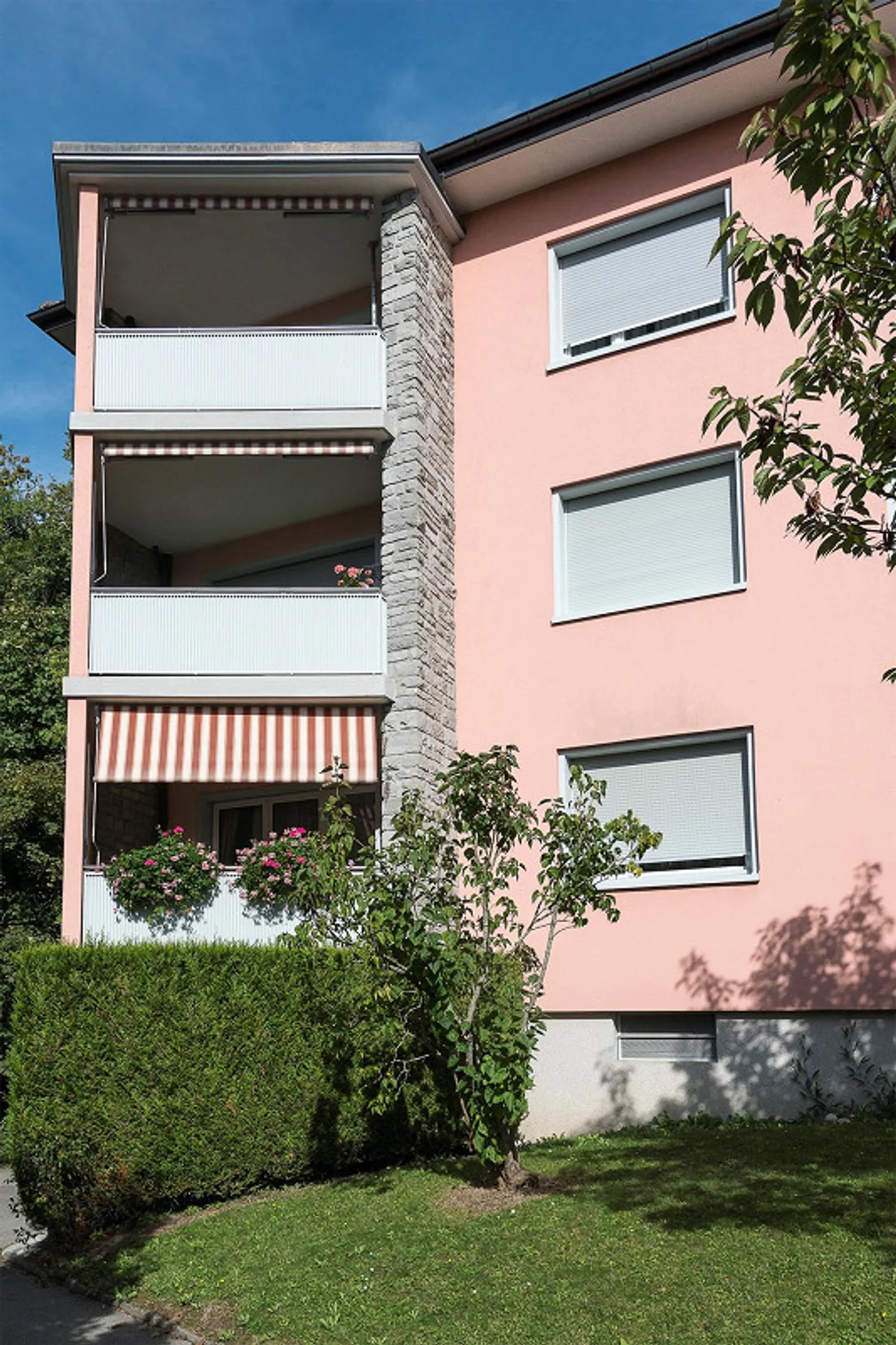 Parkplatz im Freien mieten - Foto 2 von 3