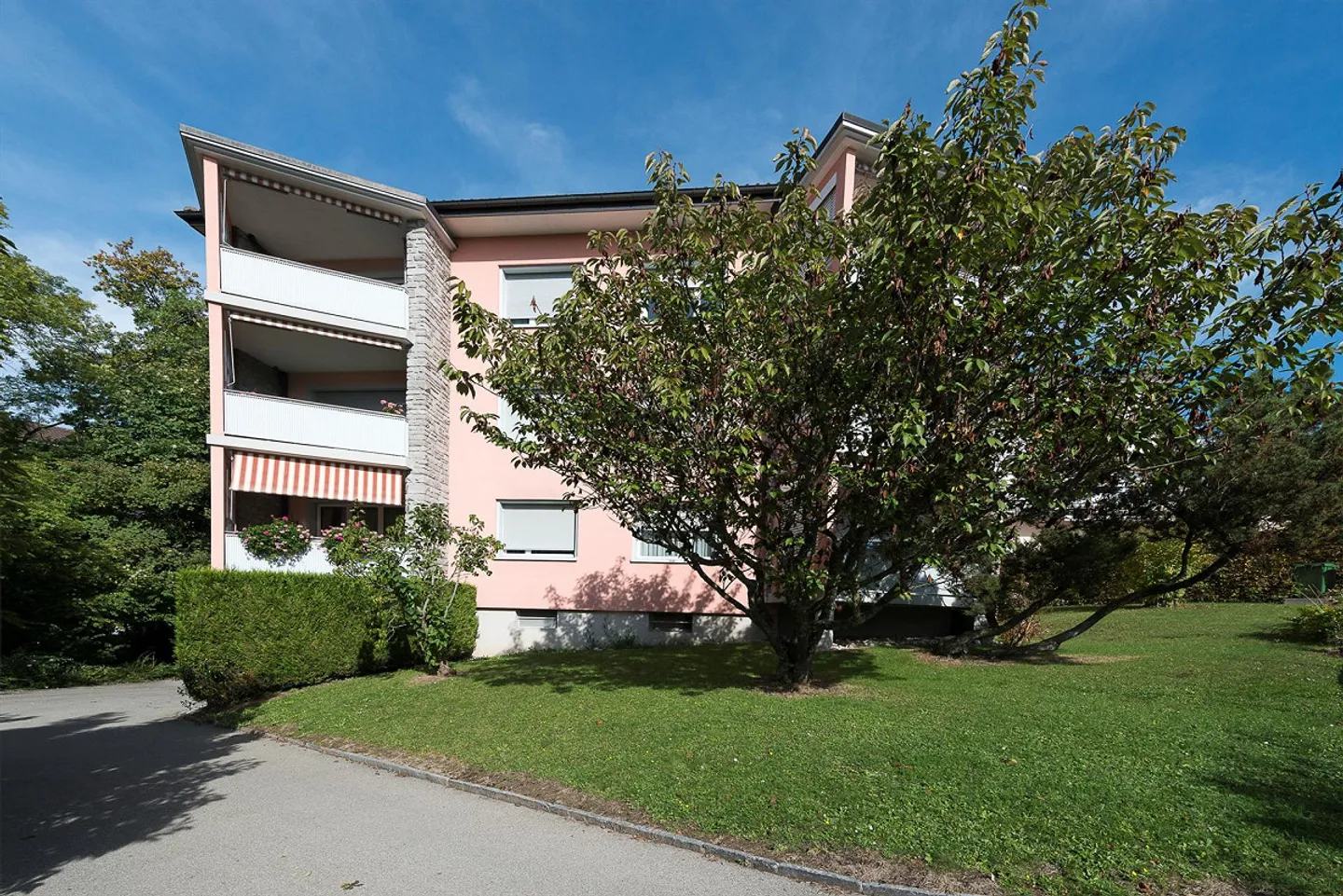 Parkplatz im Freien mieten - Foto 3 von 3