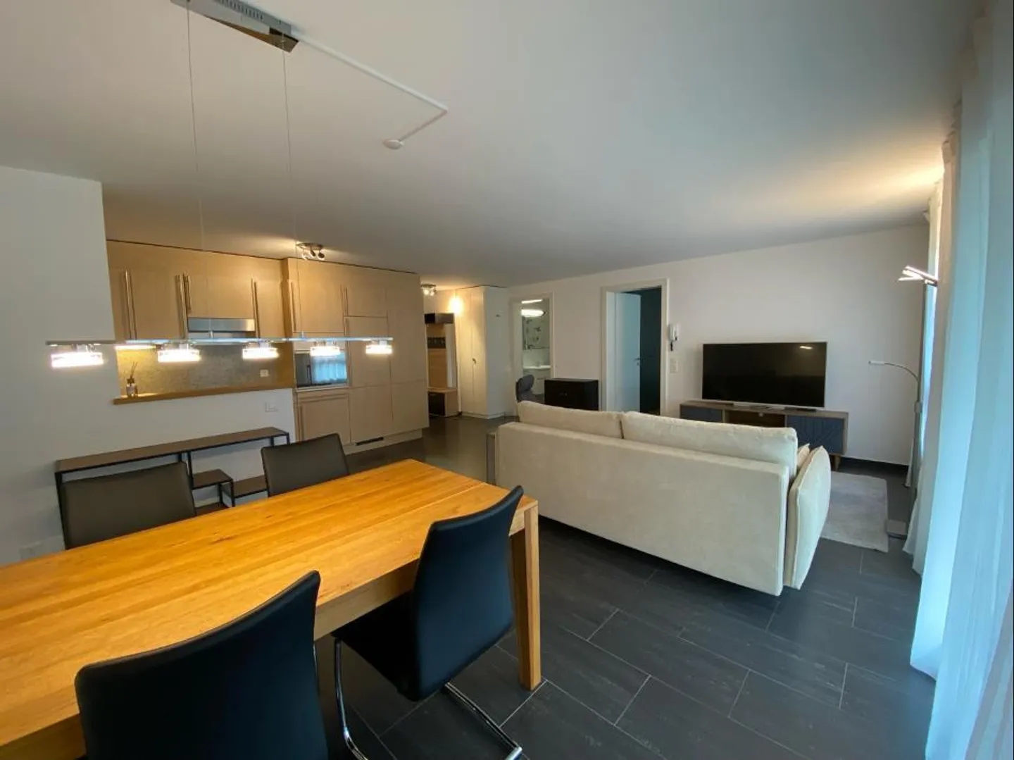 Appartement meublé au rez-de-chaussée avec terrasse dans le quartier populaire de Bündaquartier - Photo 7 sur 13