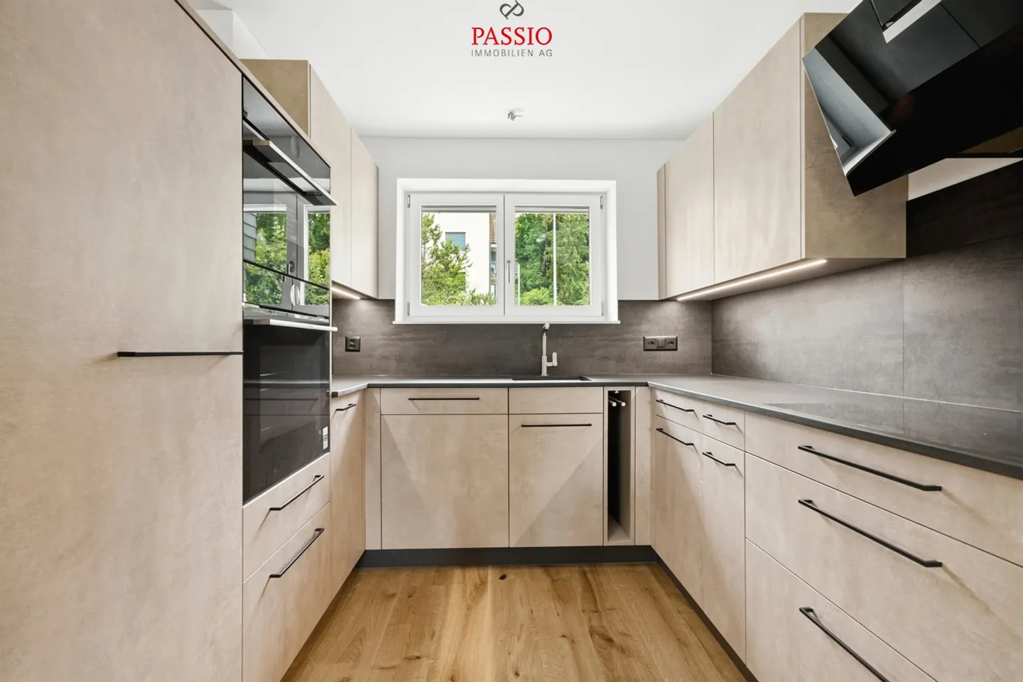 Modern Family Home in Studen - Photo 9 of 42