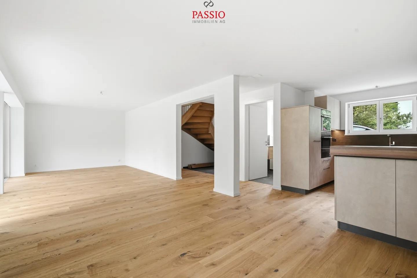 Modern Family Home in Studen - Photo 5 of 42