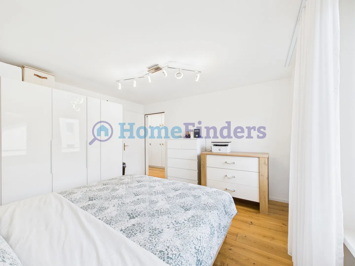 Modern Family Paradise with Apartment - Photo 6 of 7