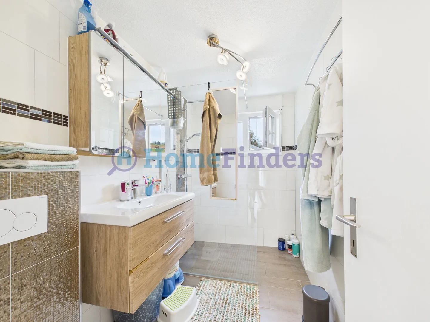 Modern Family Paradise with Apartment - Photo 7 of 7