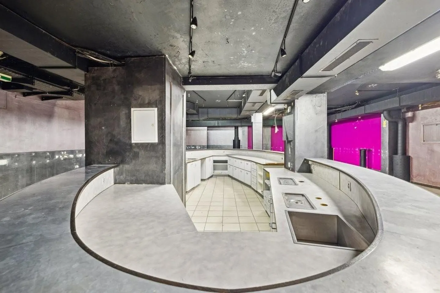 Bar/Discothèque à louer - Photo 9 sur 12