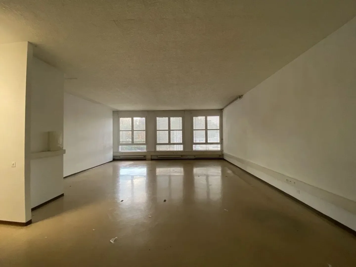 Atelier lumineux en zone industrielle - Photo 6 sur 6