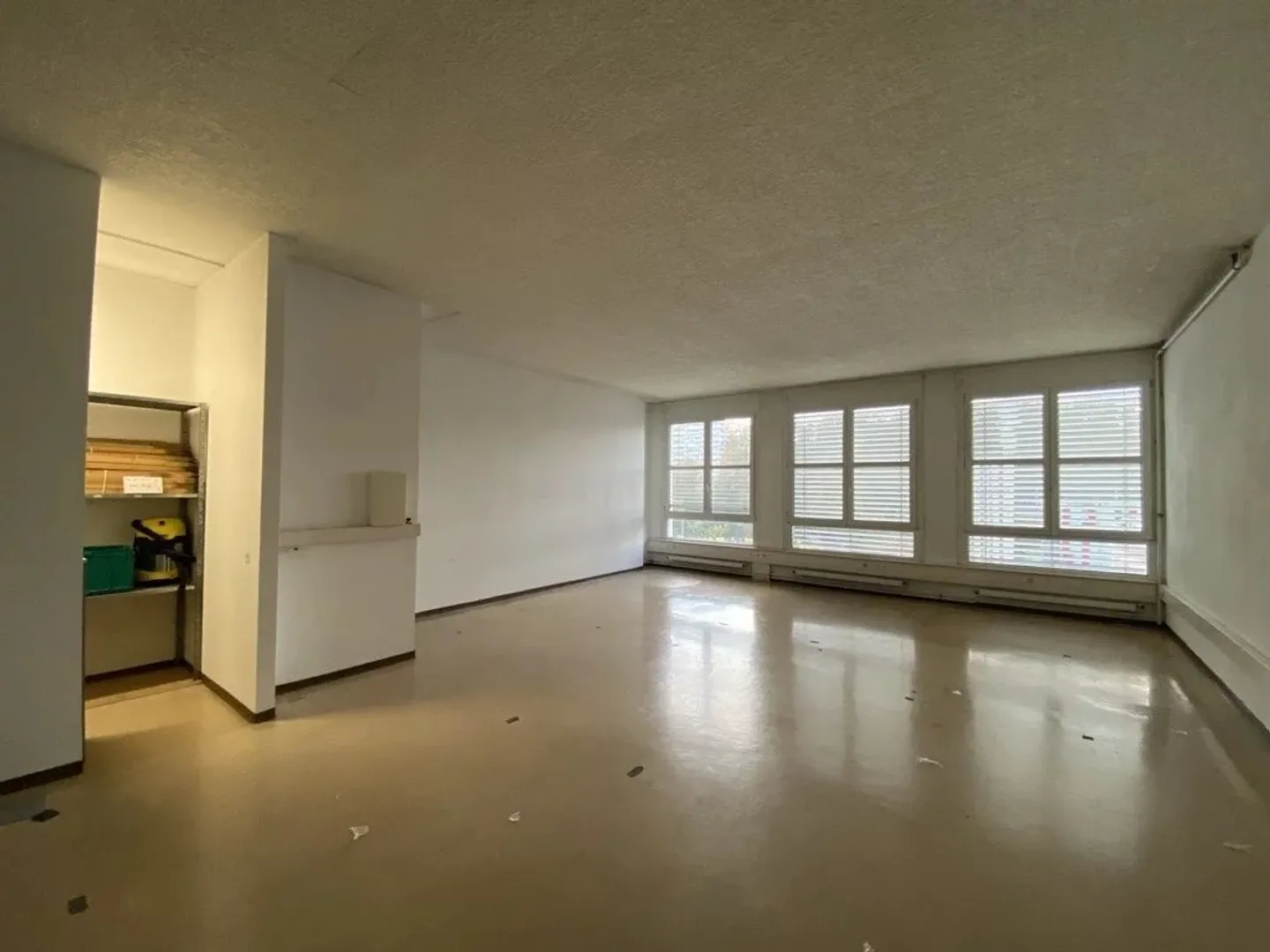 Atelier lumineux en zone industrielle - Photo 3 sur 6