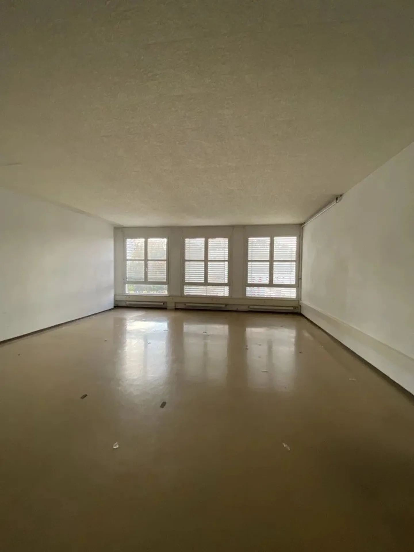 Atelier lumineux en zone industrielle - Photo 4 sur 6