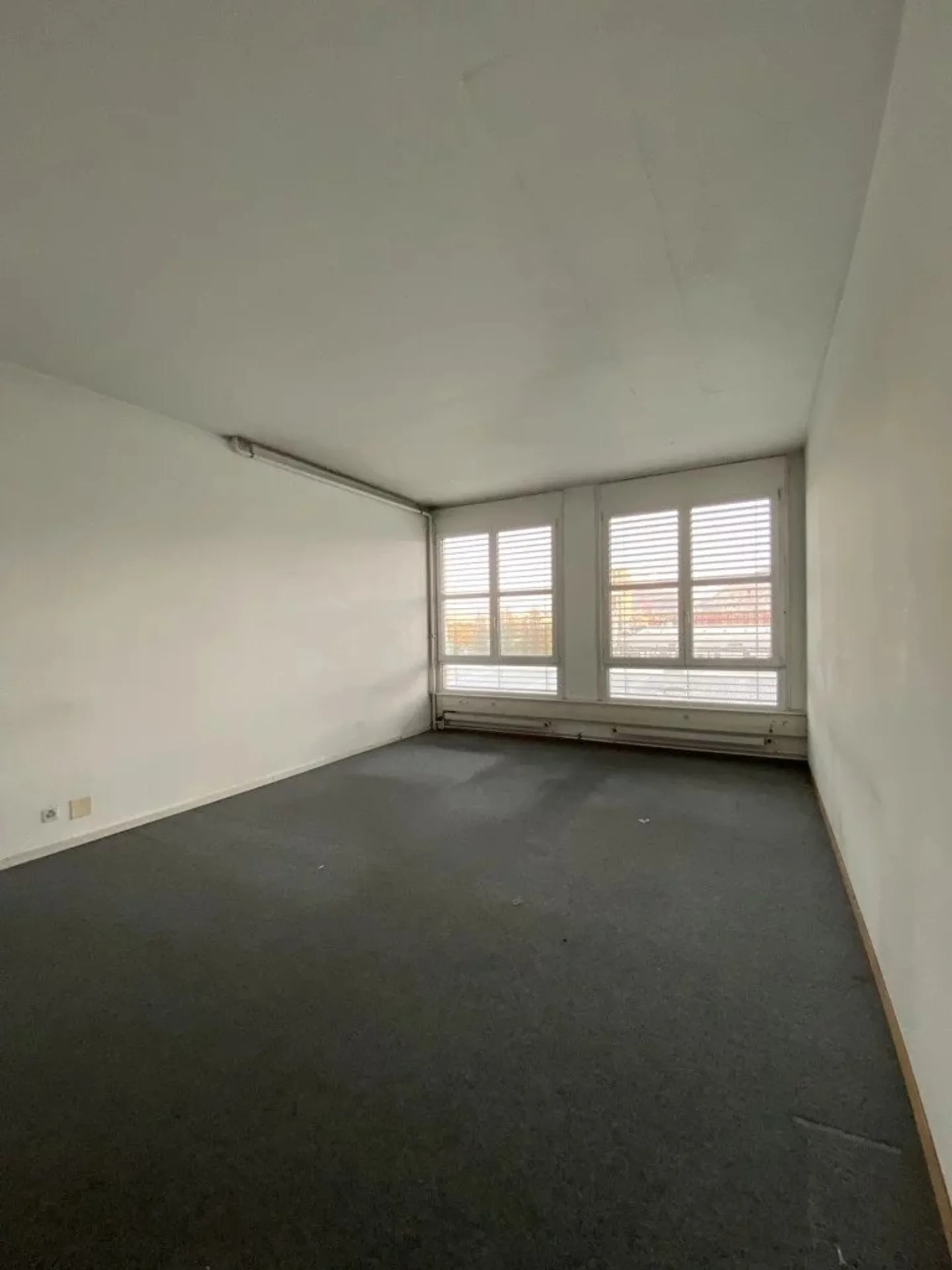 Atelier lumineux en zone industrielle - Photo 5 sur 6