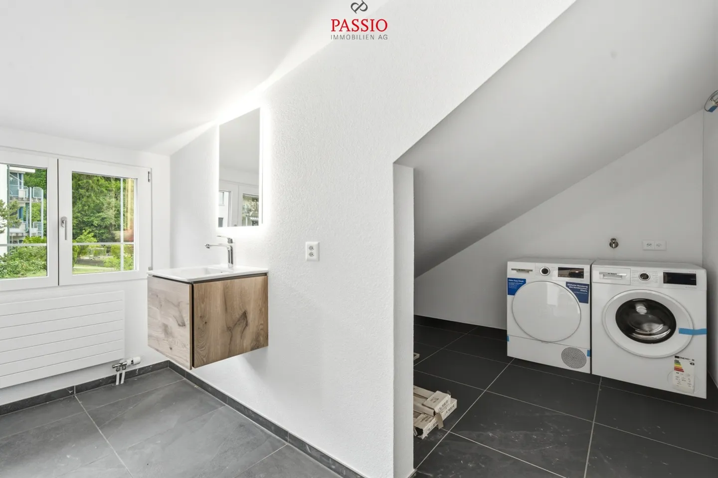 Modern Family Home in Studen - Photo 25 of 42