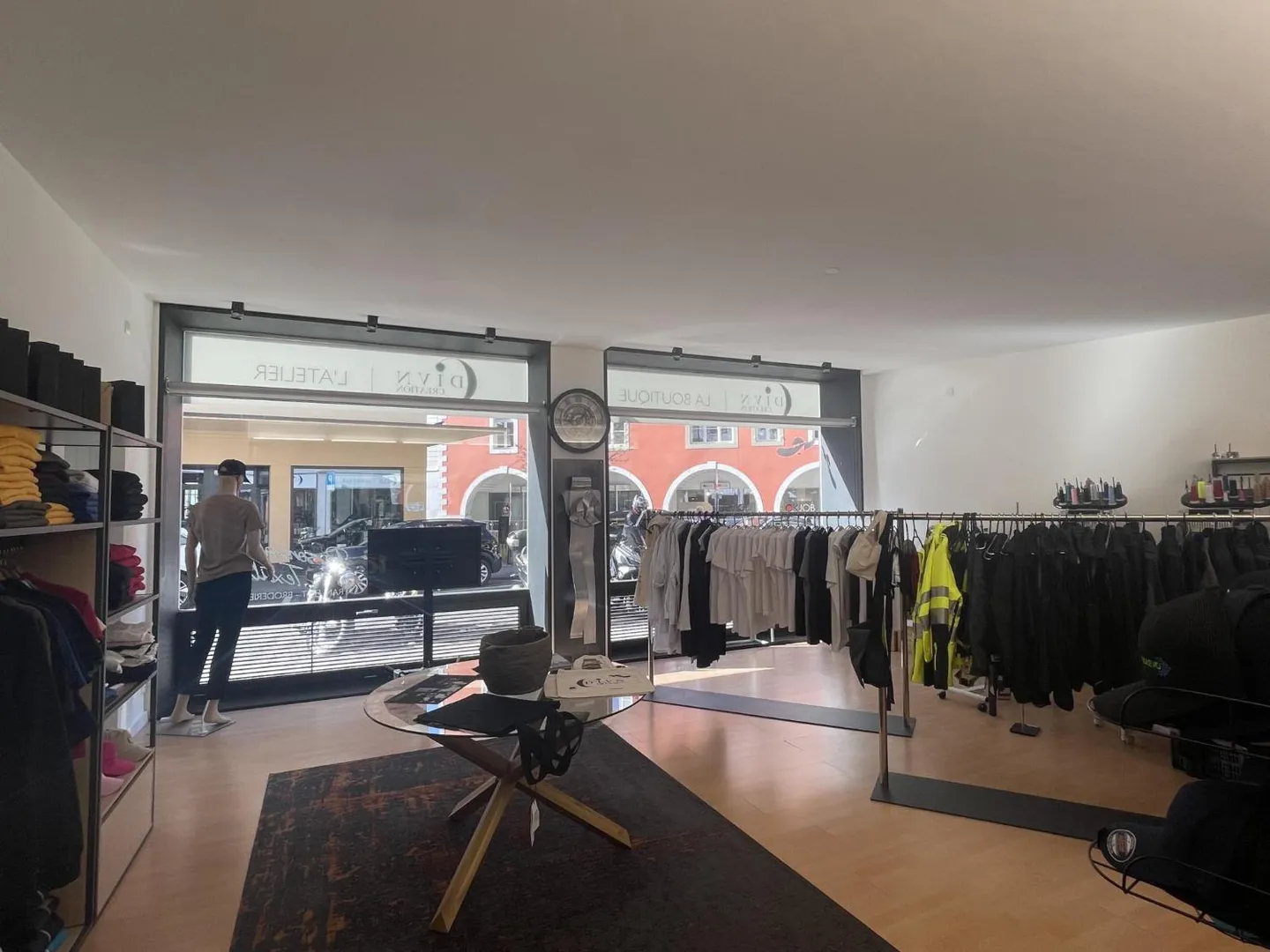 Arcade commerciale di 140 m2 nel cuore di Nyon - Foto 1 di 10