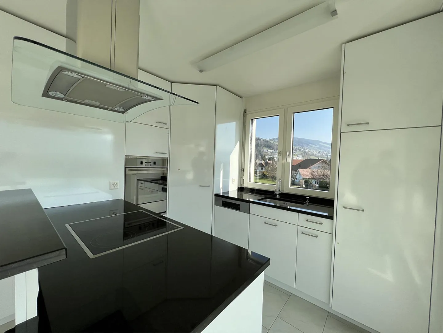 A prime location in a quiet residential area - Photo 3 of 4