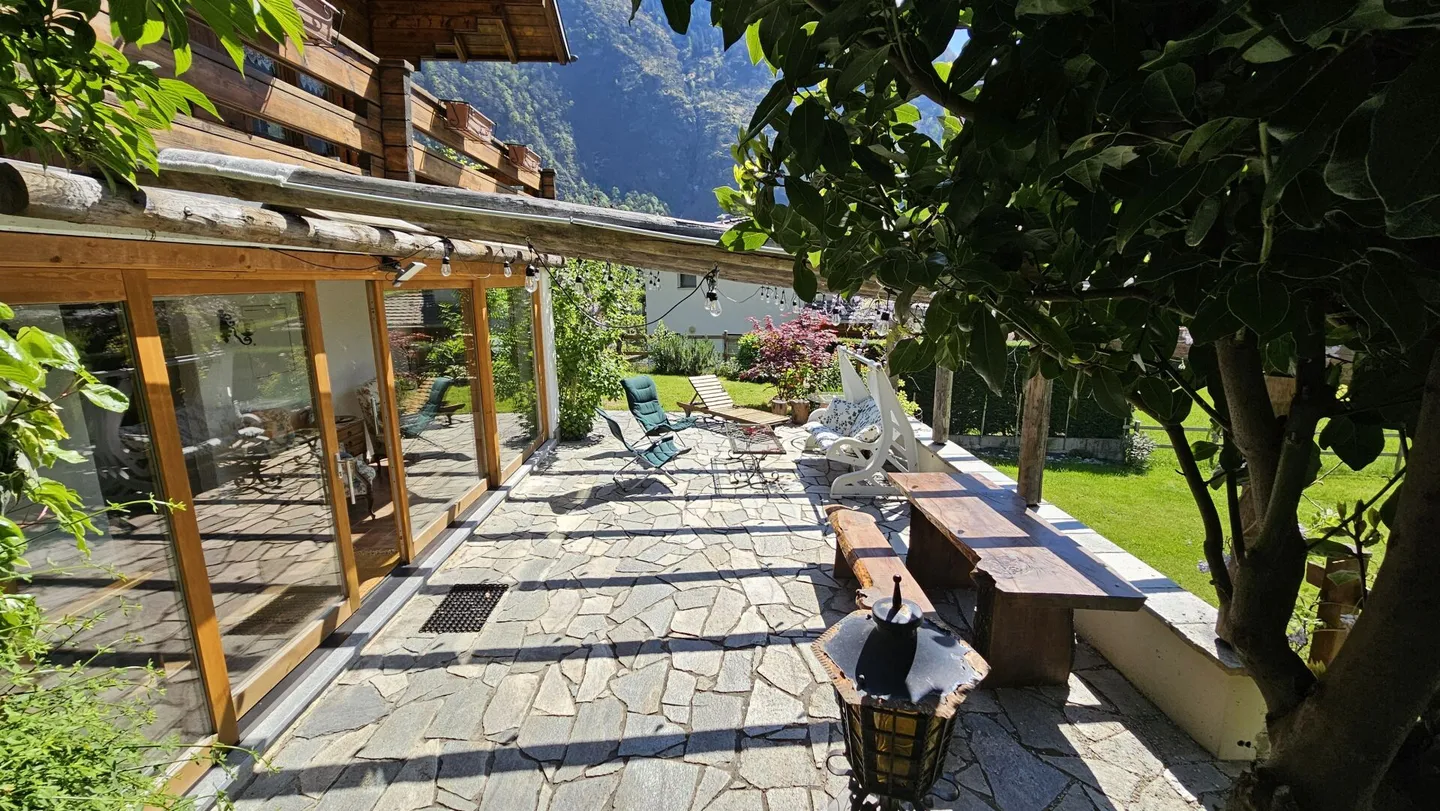 AFFASCINANTE CASA UNIFAMILIARE A SOAZZA - Foto 2 di 20