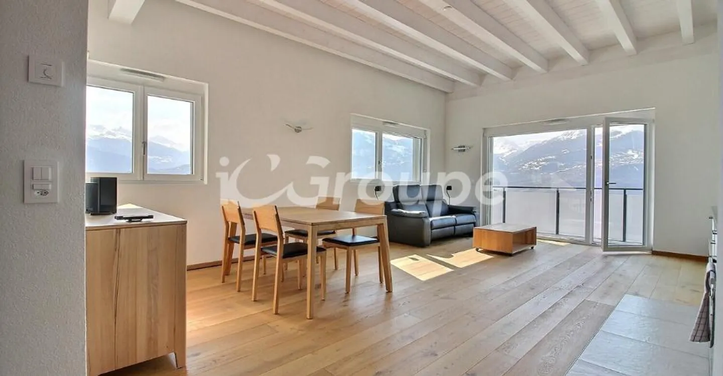 Appartement Attique Élégant avec Vue Alpine - Photo 1 sur 13