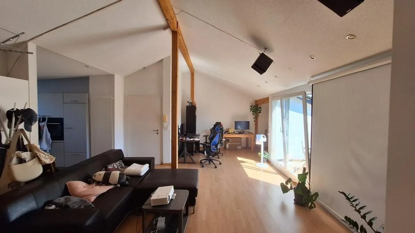 Appartamento mansardato di 2,5 locali in affitto a Zurigo-Oerlikon - Foto 3 di 7