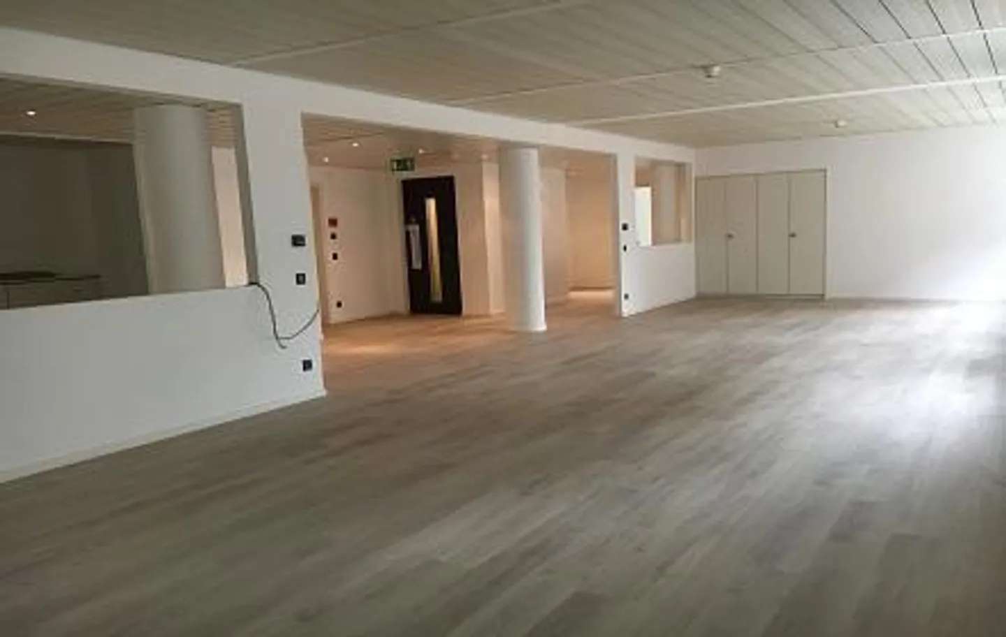 CHIASSO, BÜROGEBÄUDE ZU MIETEN - CHIASSO CORSO SAN GOTTARDO GEBIET - Foto 1 von 22