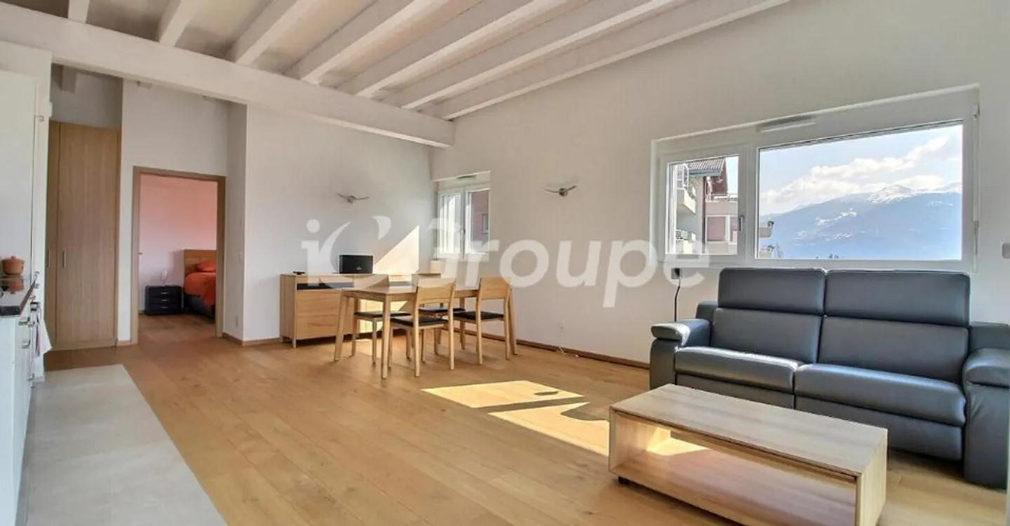 Appartement Attique Élégant avec Vue Alpine - Photo 2 sur 13