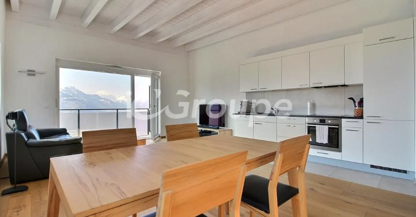 Appartement Attique Élégant avec Vue Alpine - Photo 3 sur 13