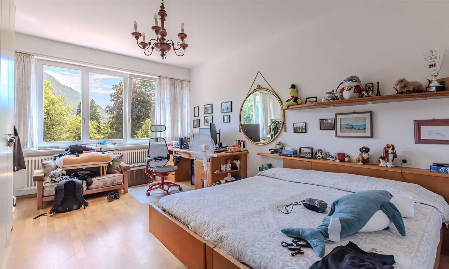 Villa exclusive et spacieuse avec 6,5 pièces et jardin à Sorengo - Photo 8 sur 11