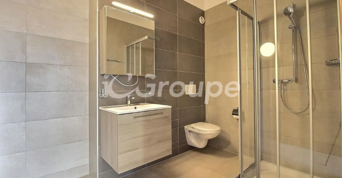 Appartement Attique Élégant avec Vue Alpine - Photo 8 sur 13