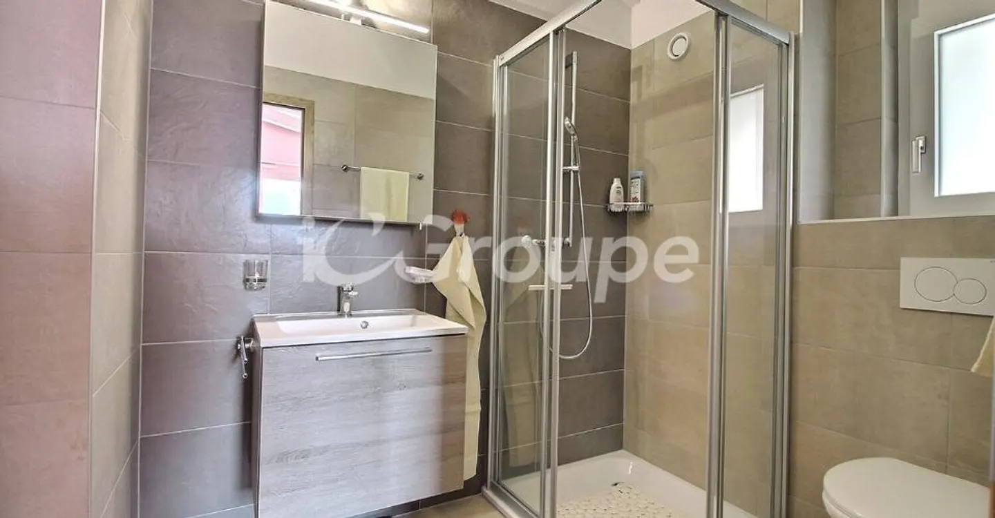 Appartement Attique Élégant avec Vue Alpine - Photo 9 sur 13