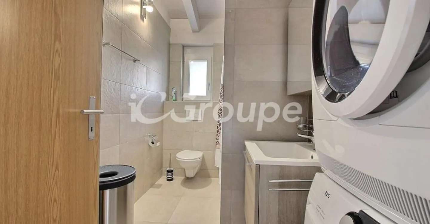Appartement Attique Élégant avec Vue Alpine - Photo 10 sur 13