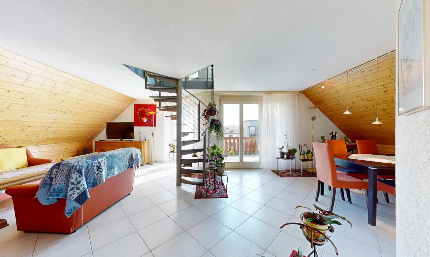 Charming attic apartment with gallery and wide views of the countryside - Photo 4 of 11
